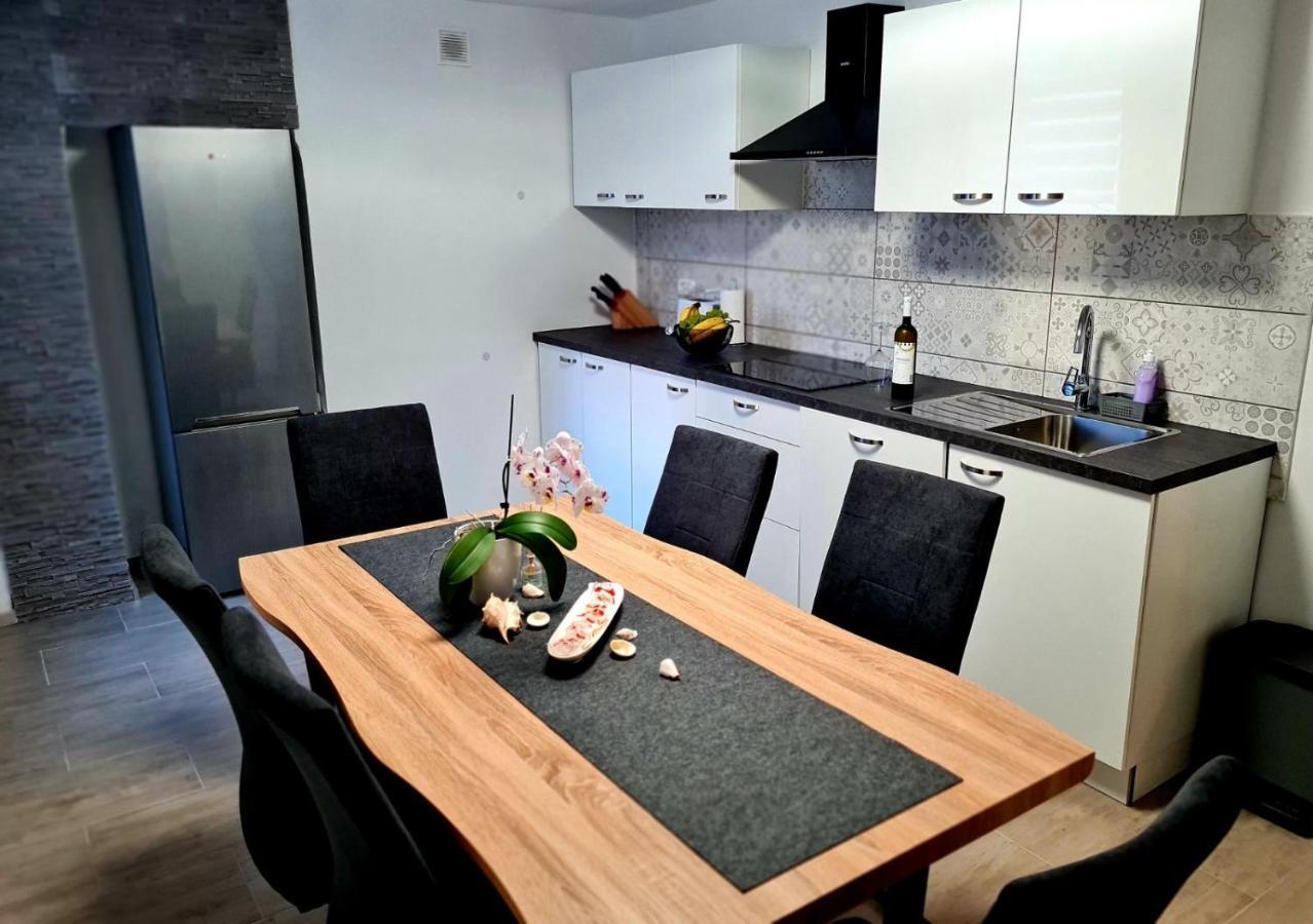 Freedom House Apartment Пиран Екстериор снимка